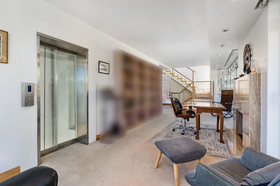 5 Bedroom Property for Sale in Fresnaye Western Cape